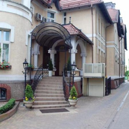 Villa Royal 오스토프 빌코폴스키 외부 사진