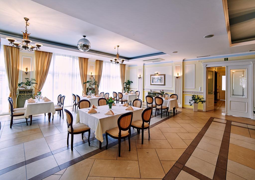 Villa Royal 오스토프 빌코폴스키 외부 사진
