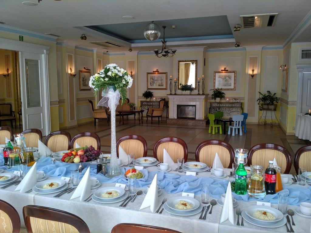Villa Royal 오스토프 빌코폴스키 외부 사진