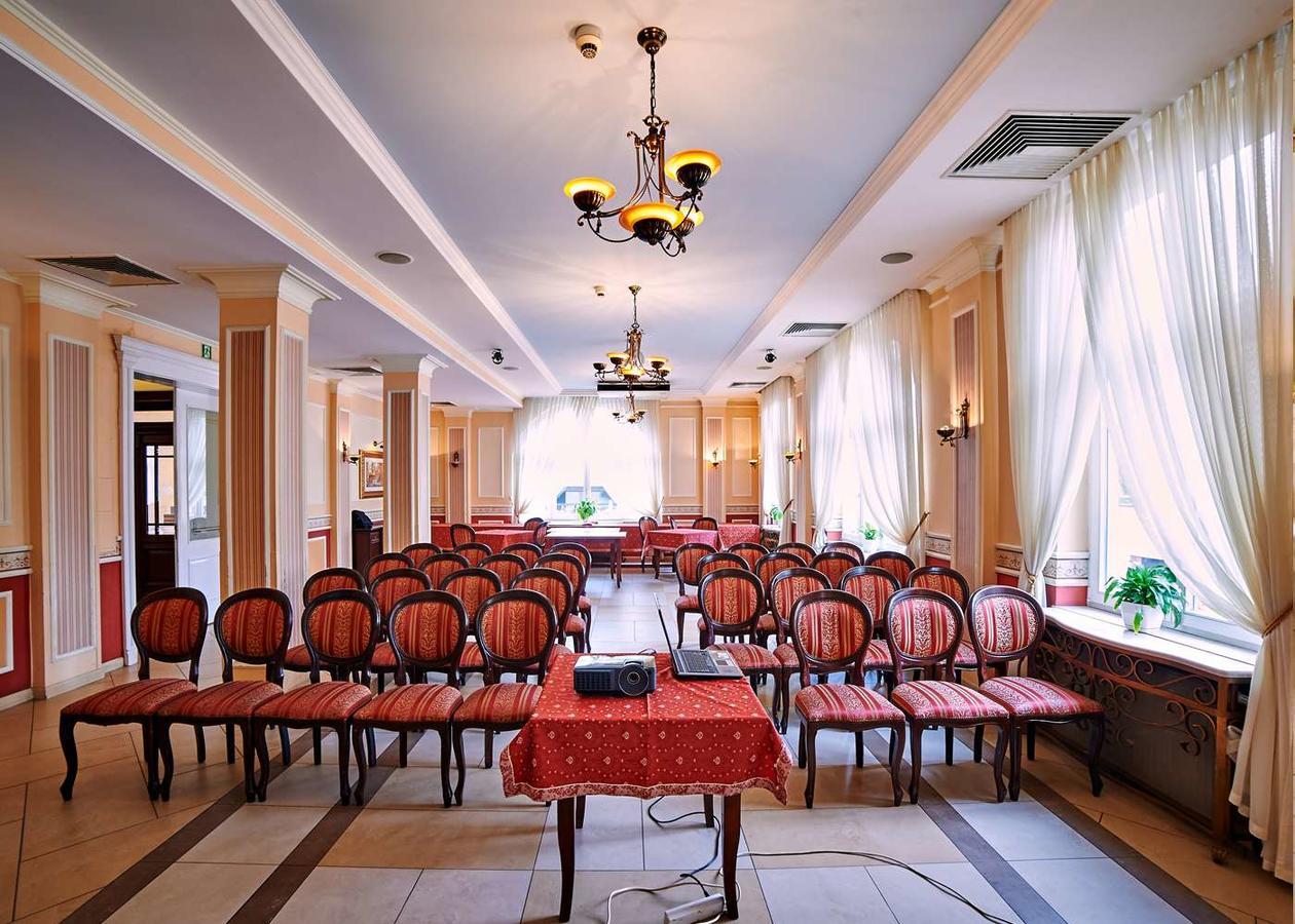 Villa Royal 오스토프 빌코폴스키 외부 사진