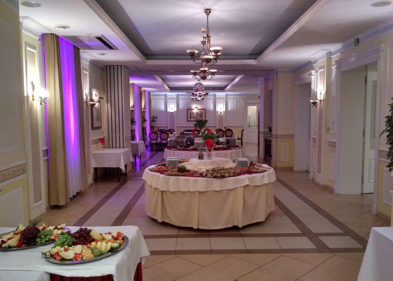Villa Royal 오스토프 빌코폴스키 외부 사진