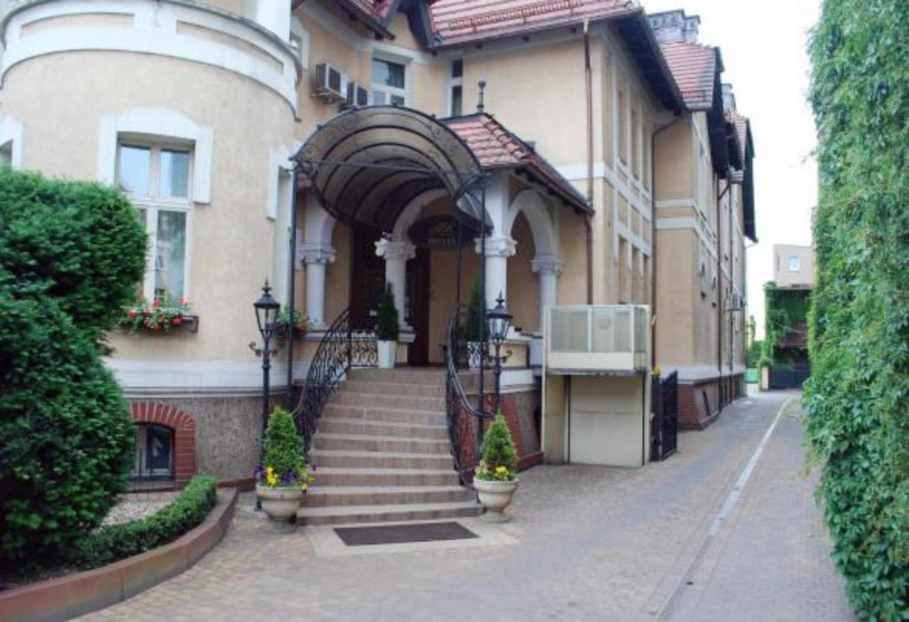 Villa Royal 오스토프 빌코폴스키 외부 사진